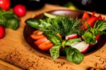 Свежие овощи с ароматной зеленью — изображение 3