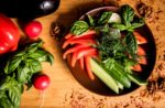 Свежие овощи с ароматной зеленью — изображение 6